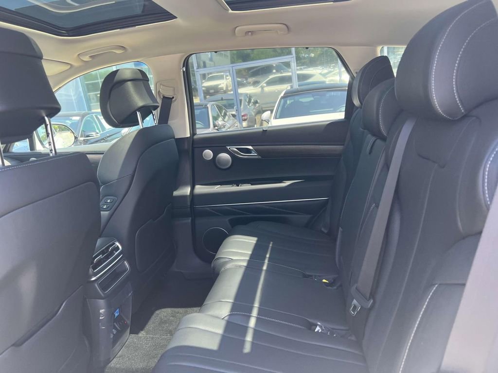 New 2025 Genesis GV80 2.5T Advanced image 9