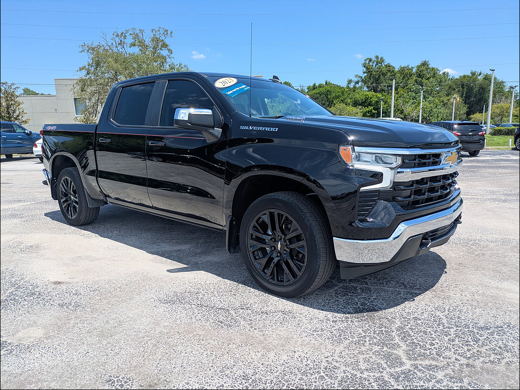 Used 2023 Chevrolet Silverado 1500 LT AWD/4WD image 2