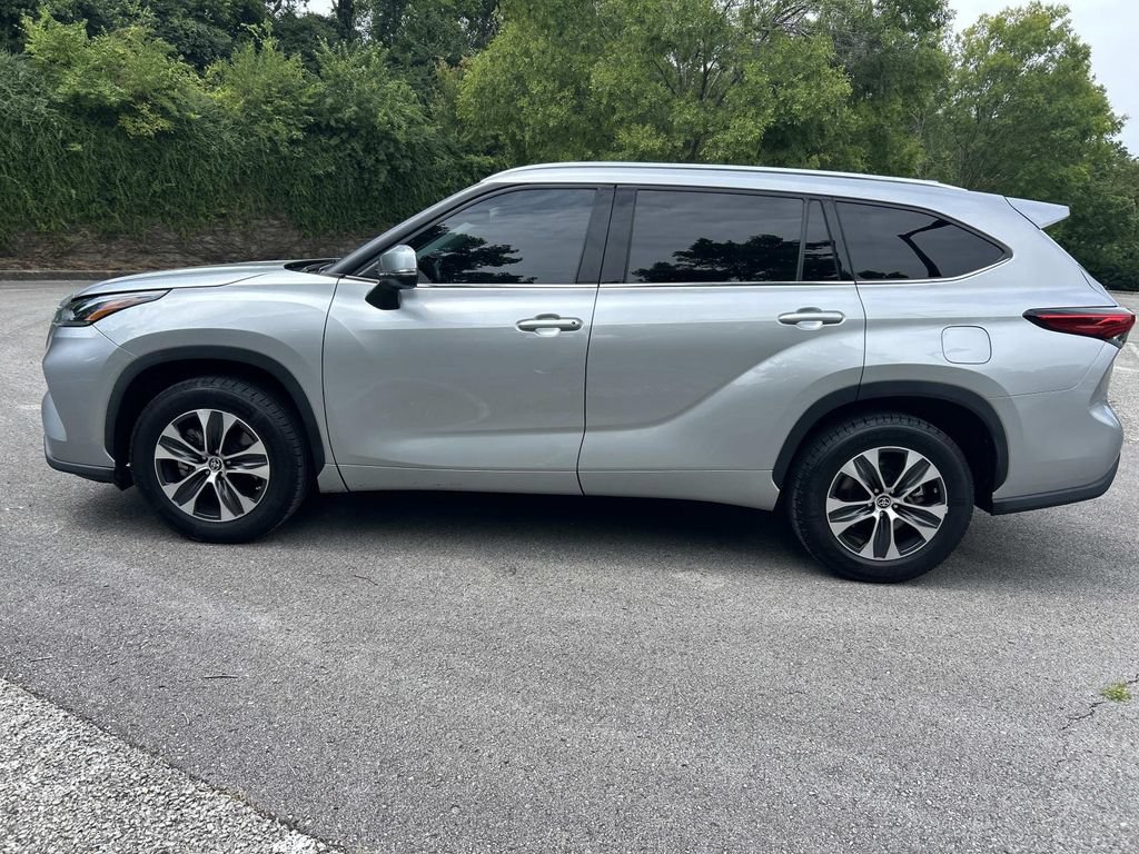 Used 2021 Toyota Highlander XLE FWD image 4