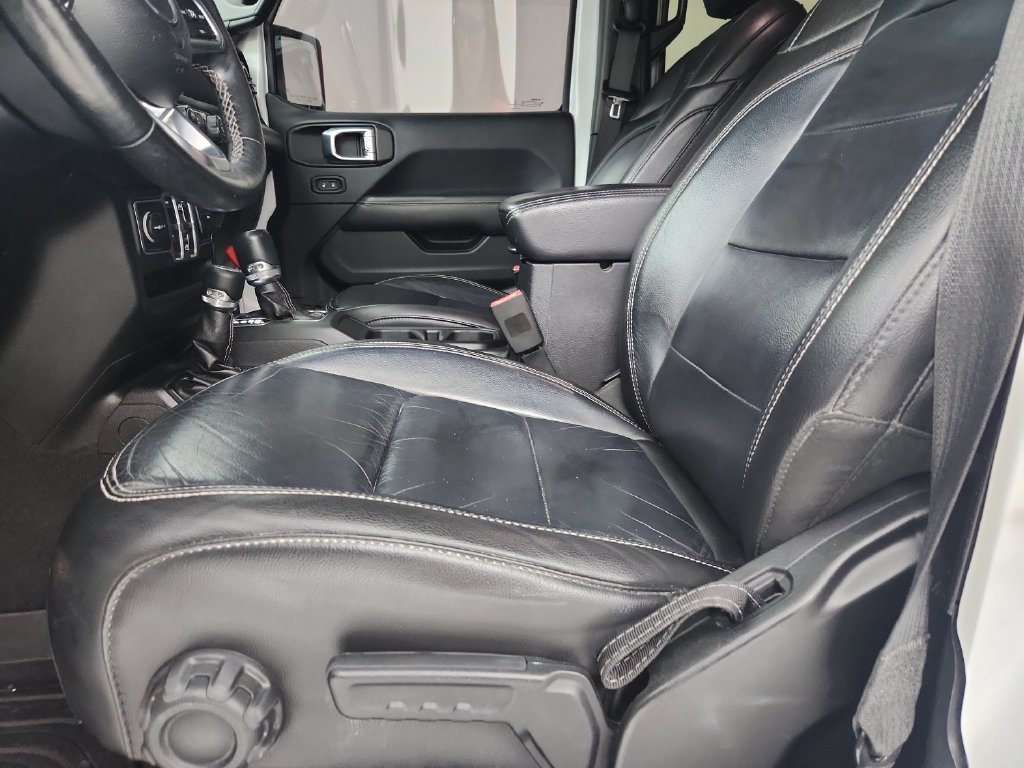 Used 2018 Jeep Wrangler Unlimited Sahara AWD/4WD image 22