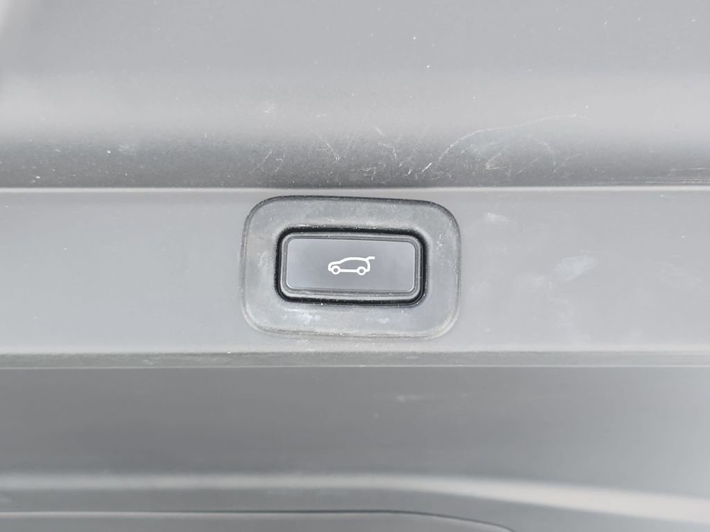 Certified 2023 Land Rover Range Rover SE image 13