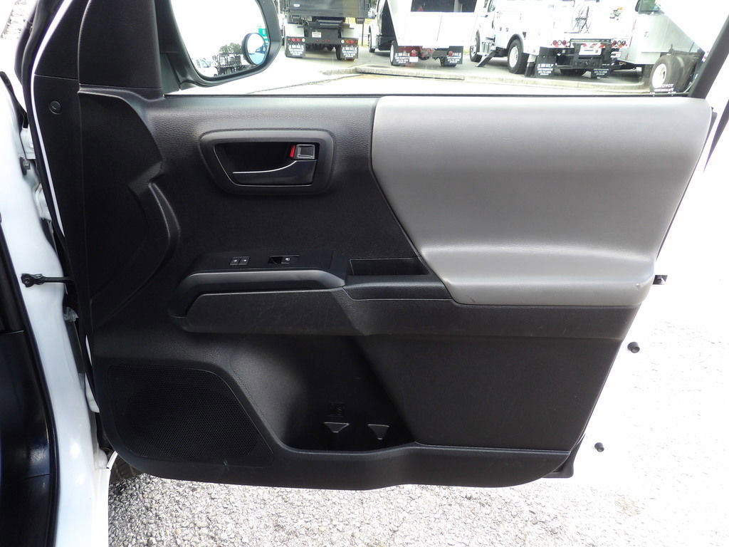 Used 2022 Toyota Tacoma SR image 33