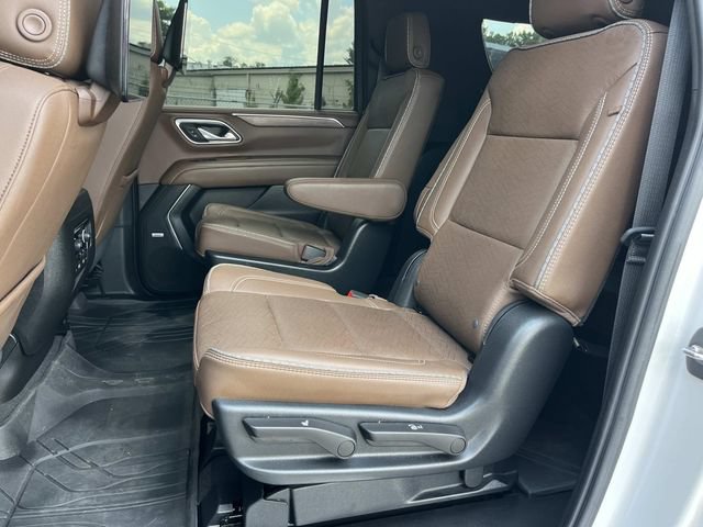 Used 2023 Chevrolet Suburban High Country w/ Advanced Technology Package AWD/4WD image 22