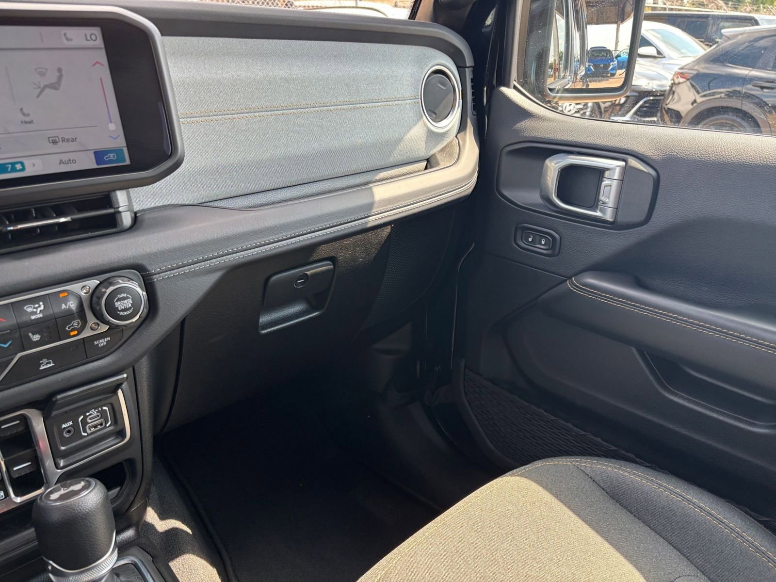 Used 2025 Jeep Wrangler Sahara image 33