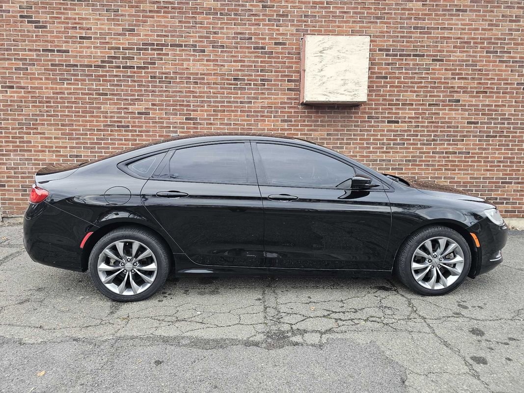Used 2015 Chrysler 200 S w/ Comfort Group image 28