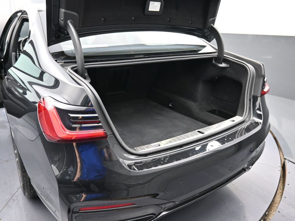 Used 2022 BMW 740i xDrive w/ M Sport Package image 17