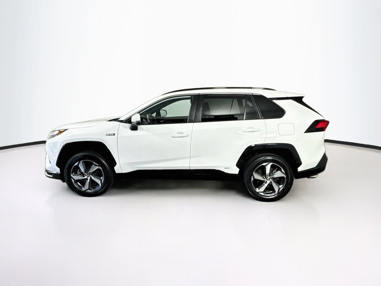 Used 2023 Toyota RAV4 SE w/ Weather & Moonroof Package AWD/4WD image 4