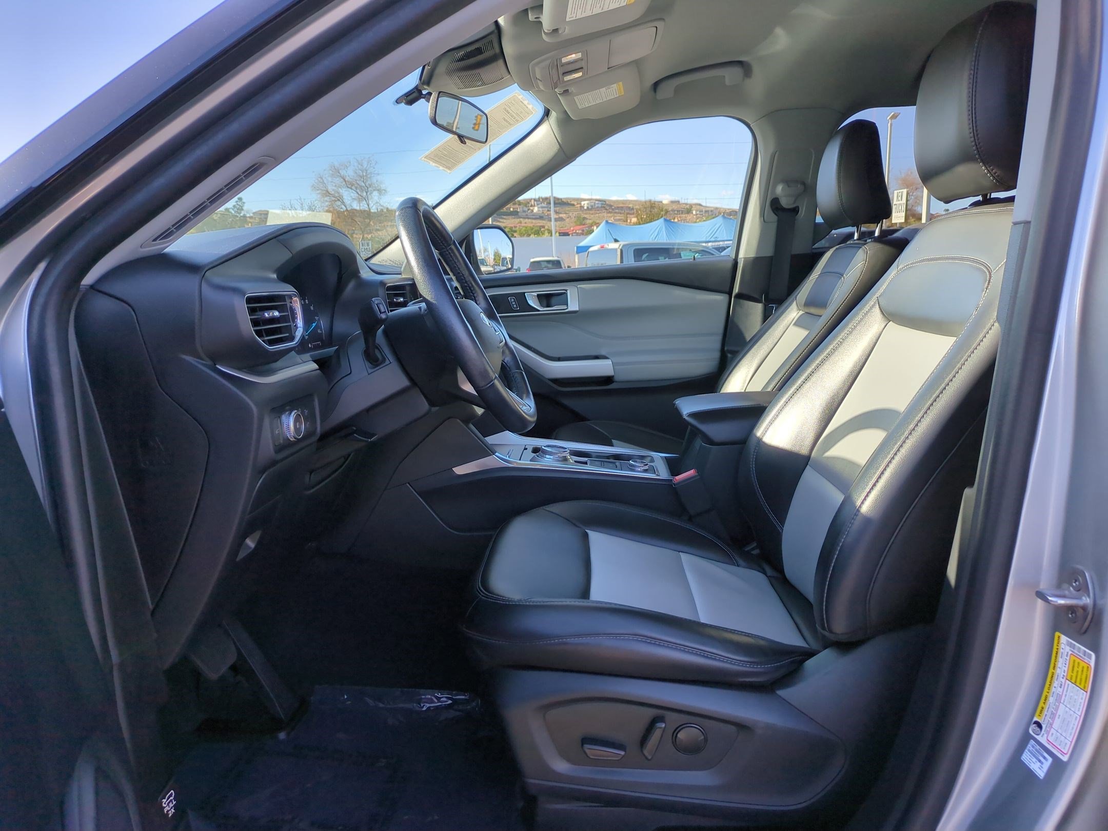 Used 2022 Ford Explorer XLT w/ Equipment Group 202A image 15