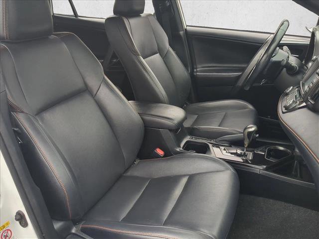 Used 2018 Toyota RAV4 SE AWD/4WD image 29