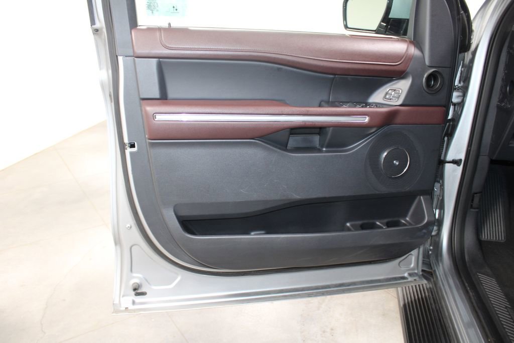 Used 2024 Ford Expedition Limited image 26
