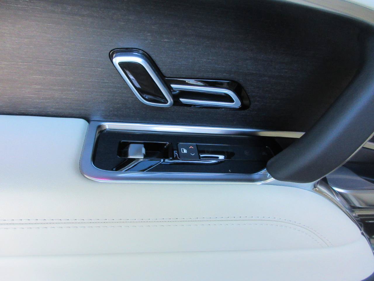 Used 2023 Land Rover Range Rover SE AWD/4WD image 38