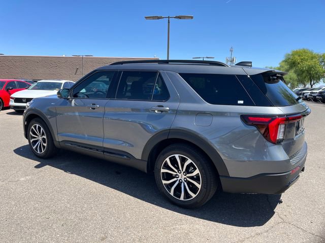 Used 2025 Ford Explorer ST-Line w/ Premium Package RWD image 4