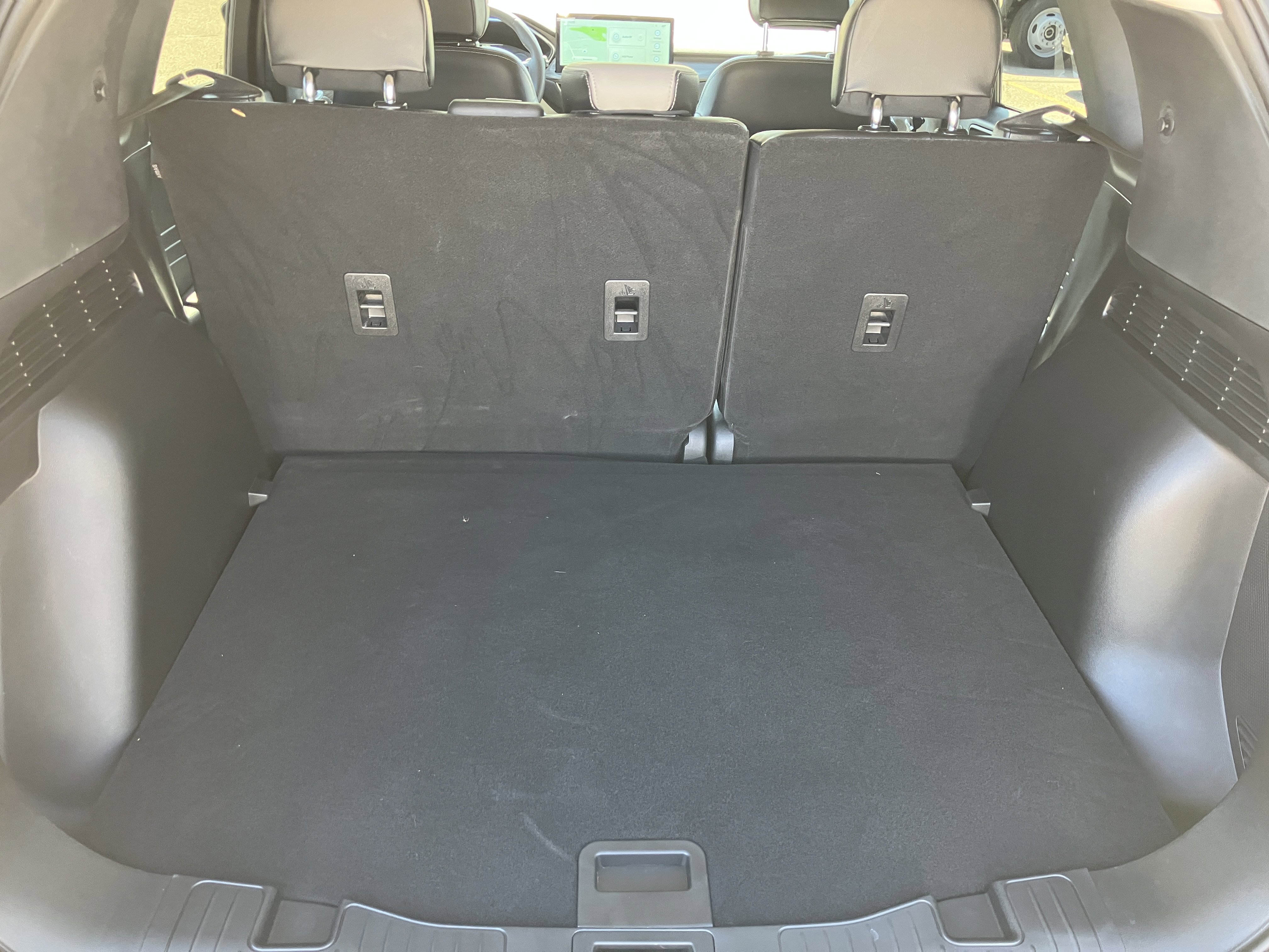 Used 2025 Ford Escape SE w/ PHEV Premium Package FWD image 17