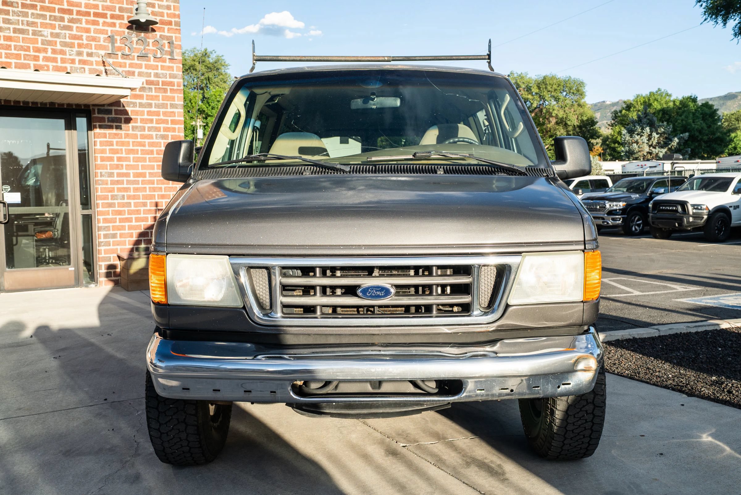 Used 2006 Ford E-350 and Econoline 350 XL RWD image 2