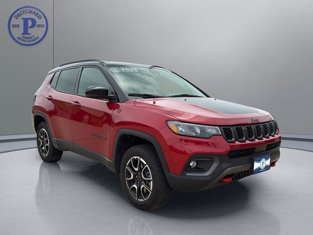 Used 2025 Jeep Compass Trailhawk AWD/4WD image 1