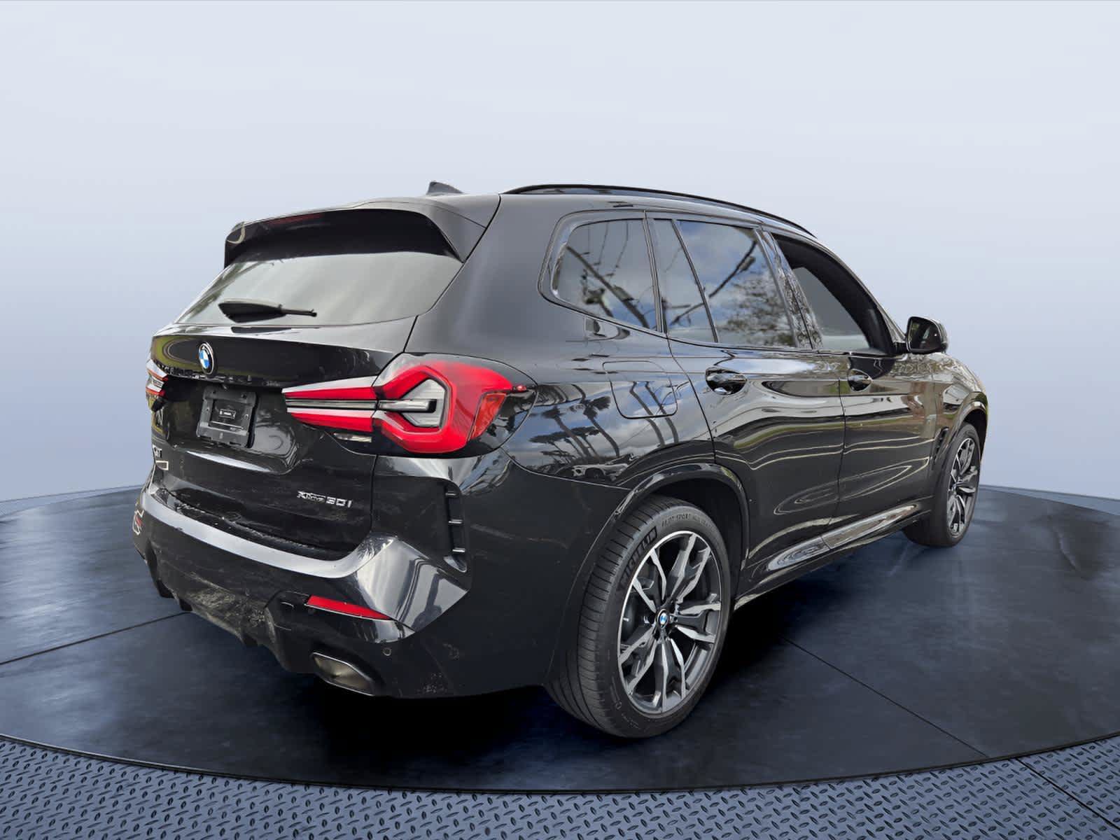 Certified 2024 BMW X3 xDrive30i w/ Premium Package AWD/4WD image 3