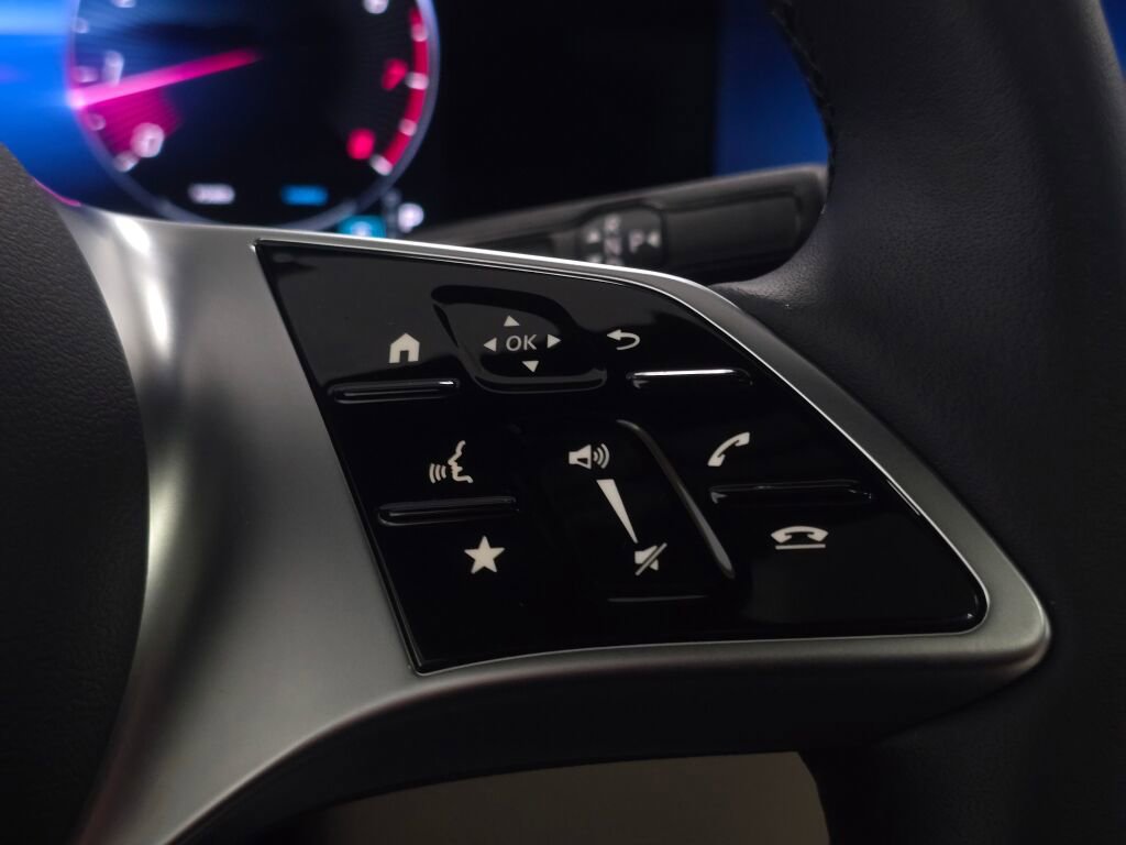 Used 2026 Mercedes-Benz GLA 250 4MATIC image 41