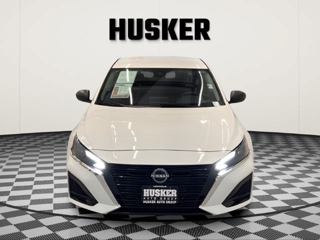 Used 2025 Nissan Altima 2.5 SV FWD image 3