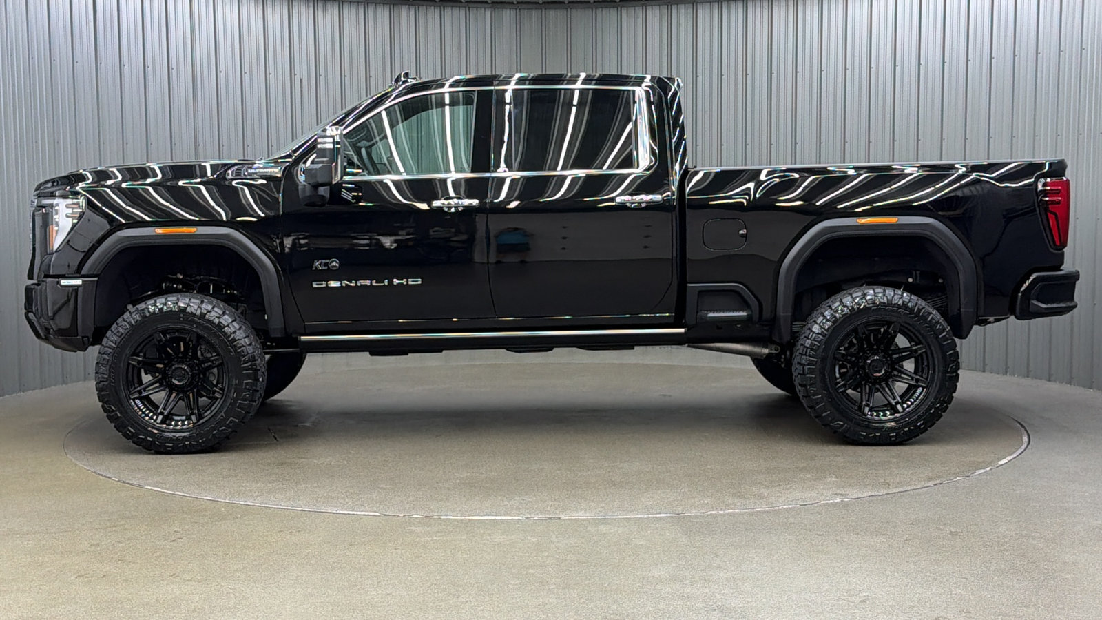 Used 2026 GMC Sierra 2500 Denali Ultimate w/ Max Trailering Package AWD/4WD image 2