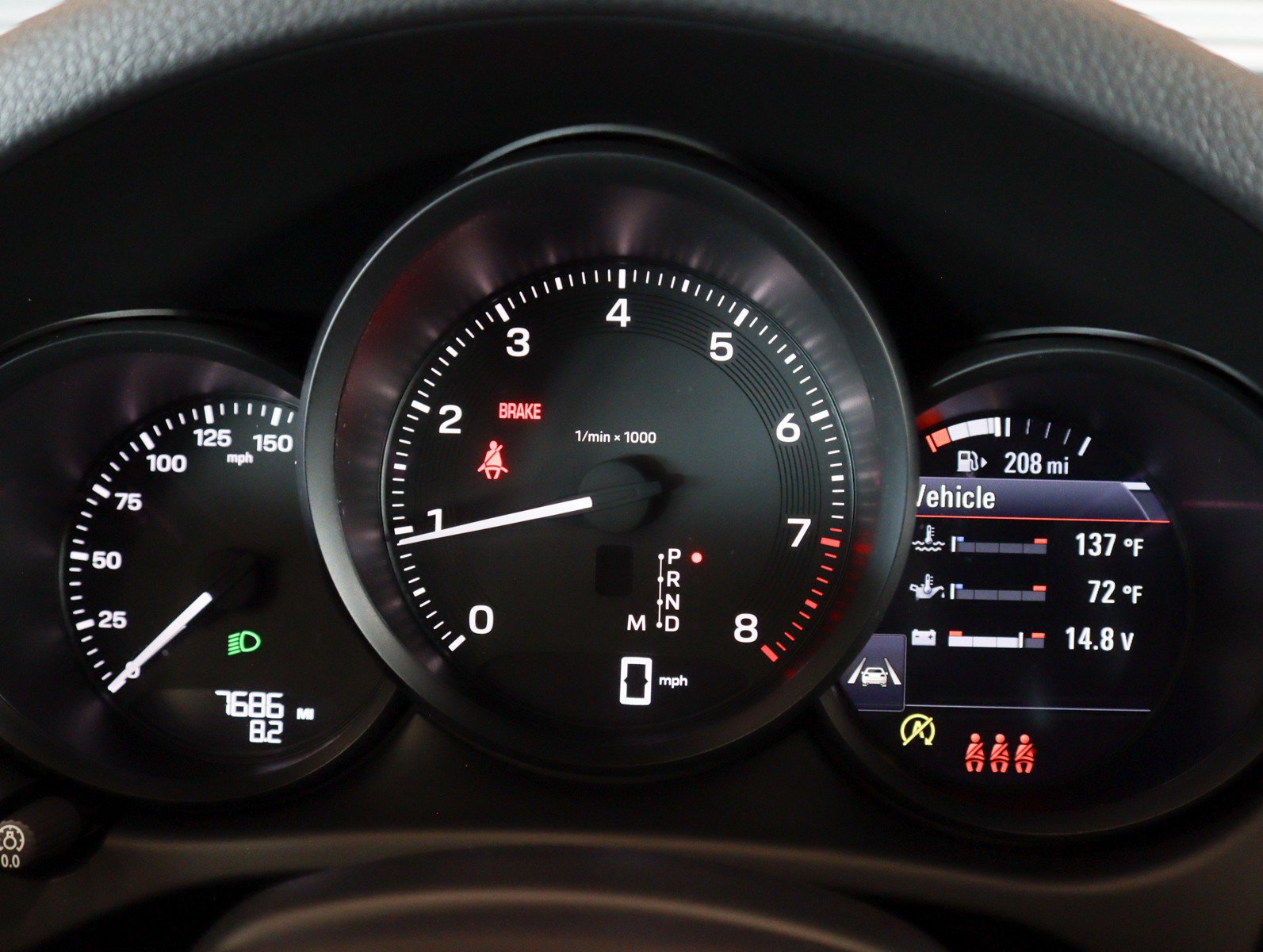 Certified 2025 Porsche Macan image 16