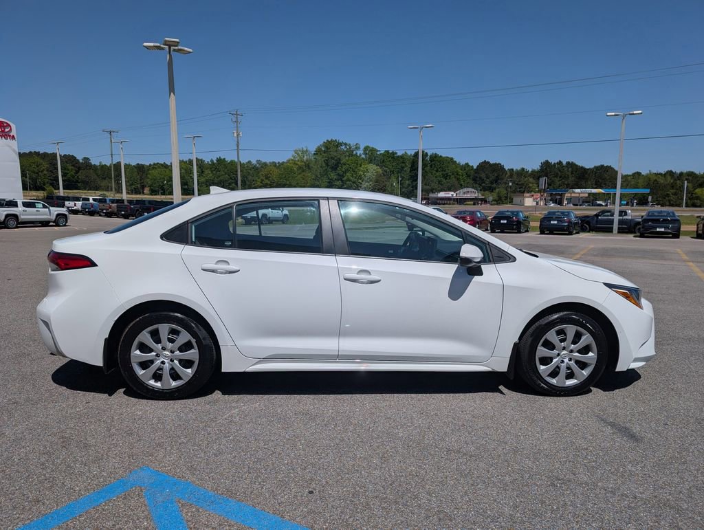 Used 2025 Toyota Corolla LE image 6