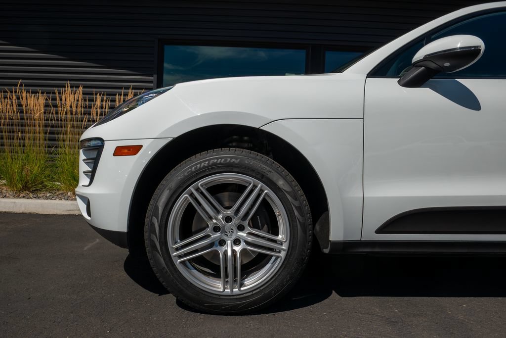Used 2018 Porsche Macan AWD/4WD image 8
