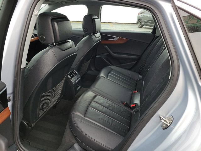Used 2022 Audi A4 2.0T Premium image 11