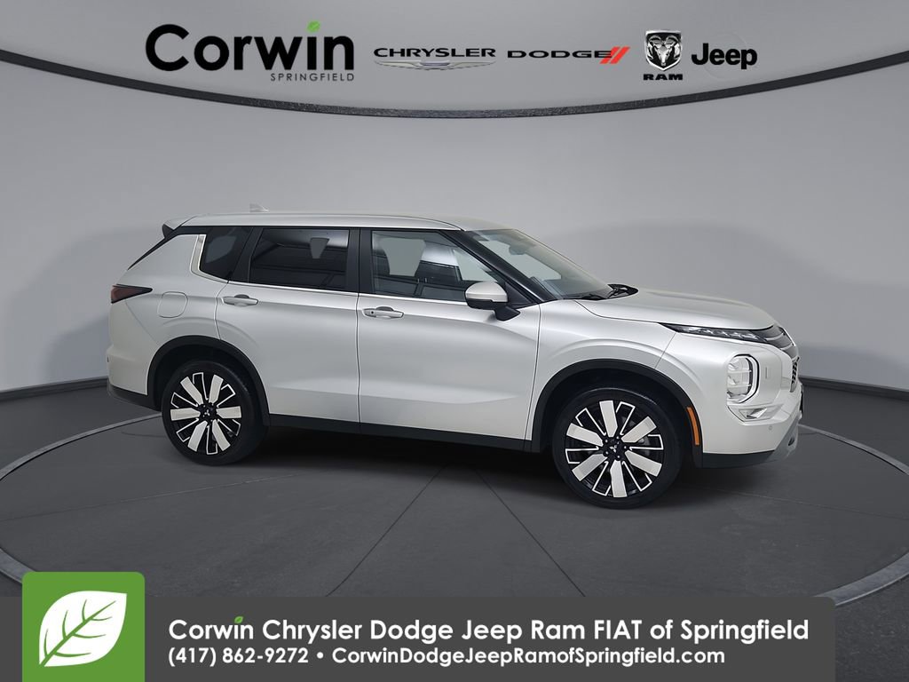 Used 2025 Mitsubishi Outlander SE