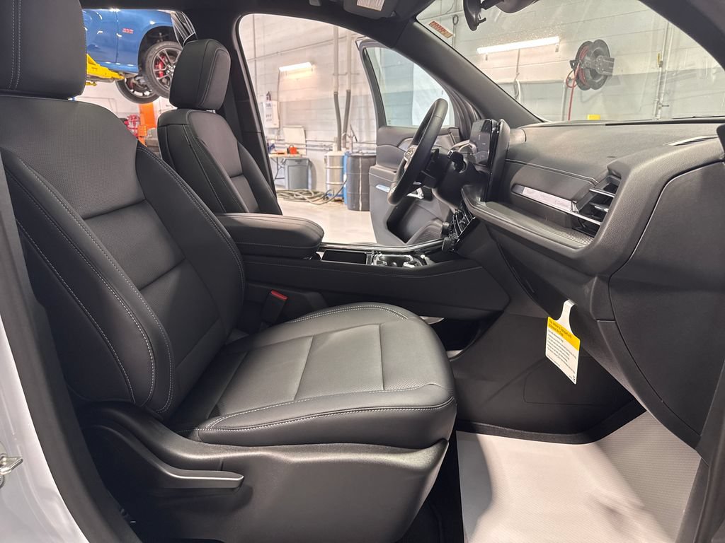 New 2027 Chevrolet Traverse LT w/ Sun and Wheel Package AWD/4WD image 33