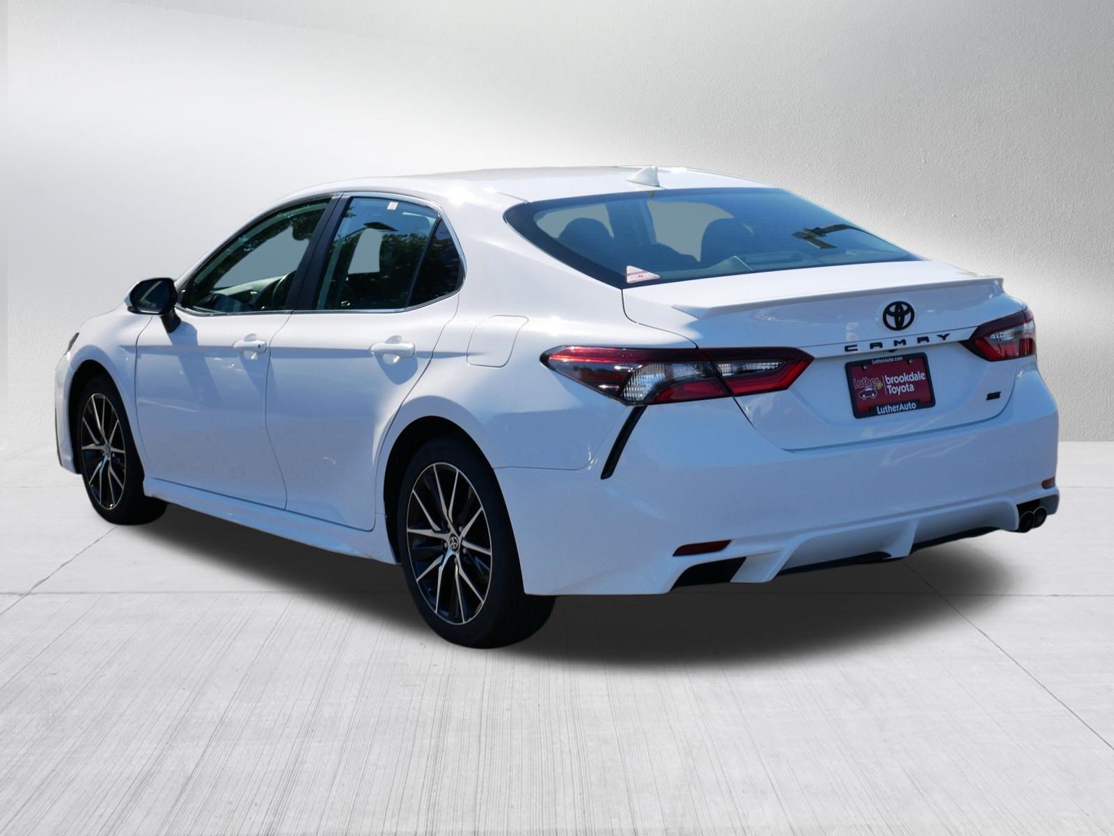 Certified 2024 Toyota Camry SE FWD image 5