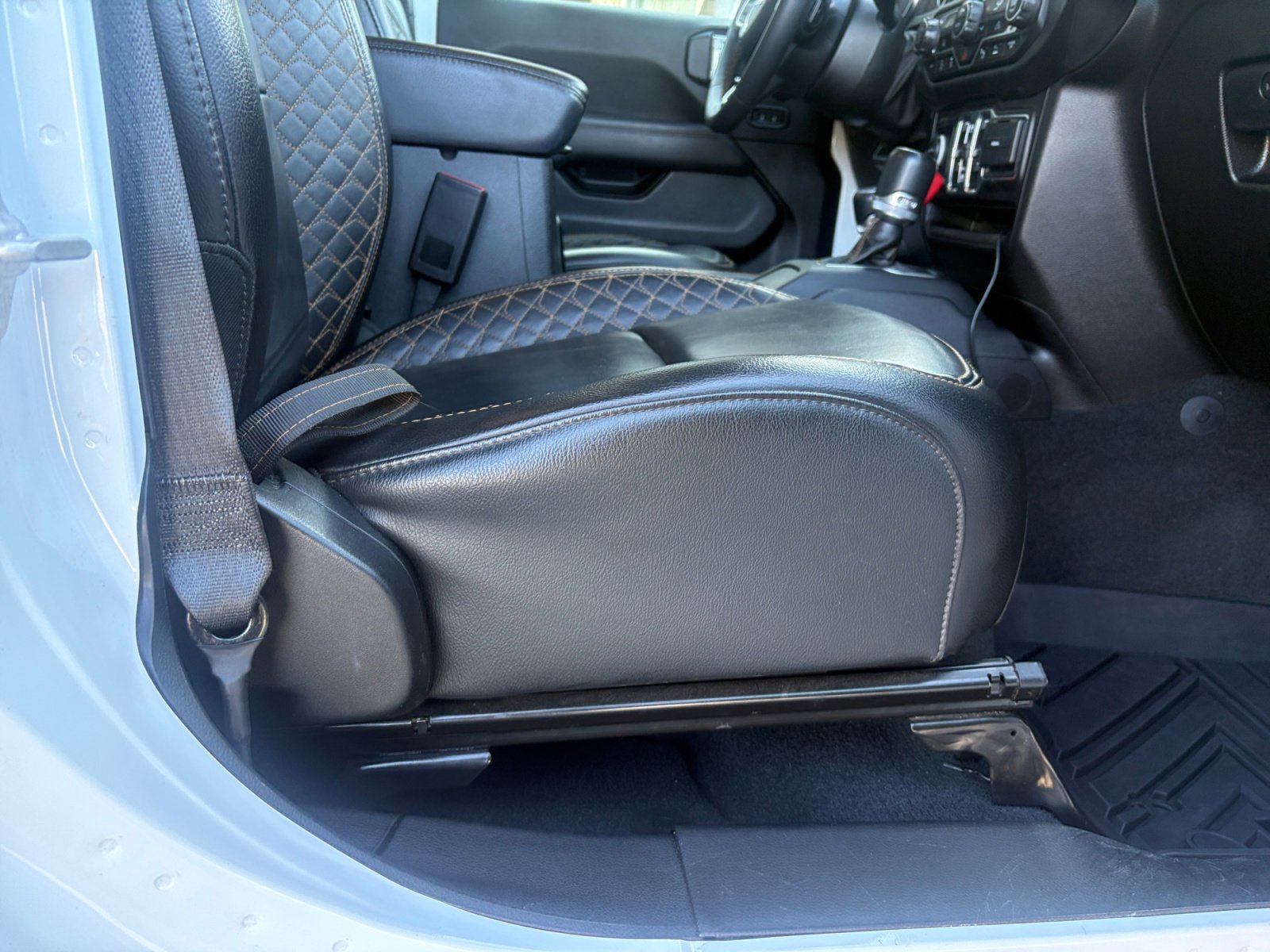 Used 2023 Jeep Gladiator Overland image 31