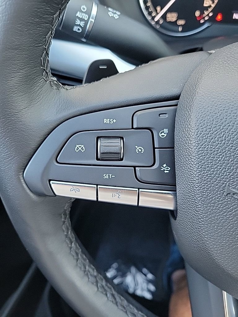 Used 2020 Cadillac XT4 Premium Luxury w/ Cold Weather Package image 33