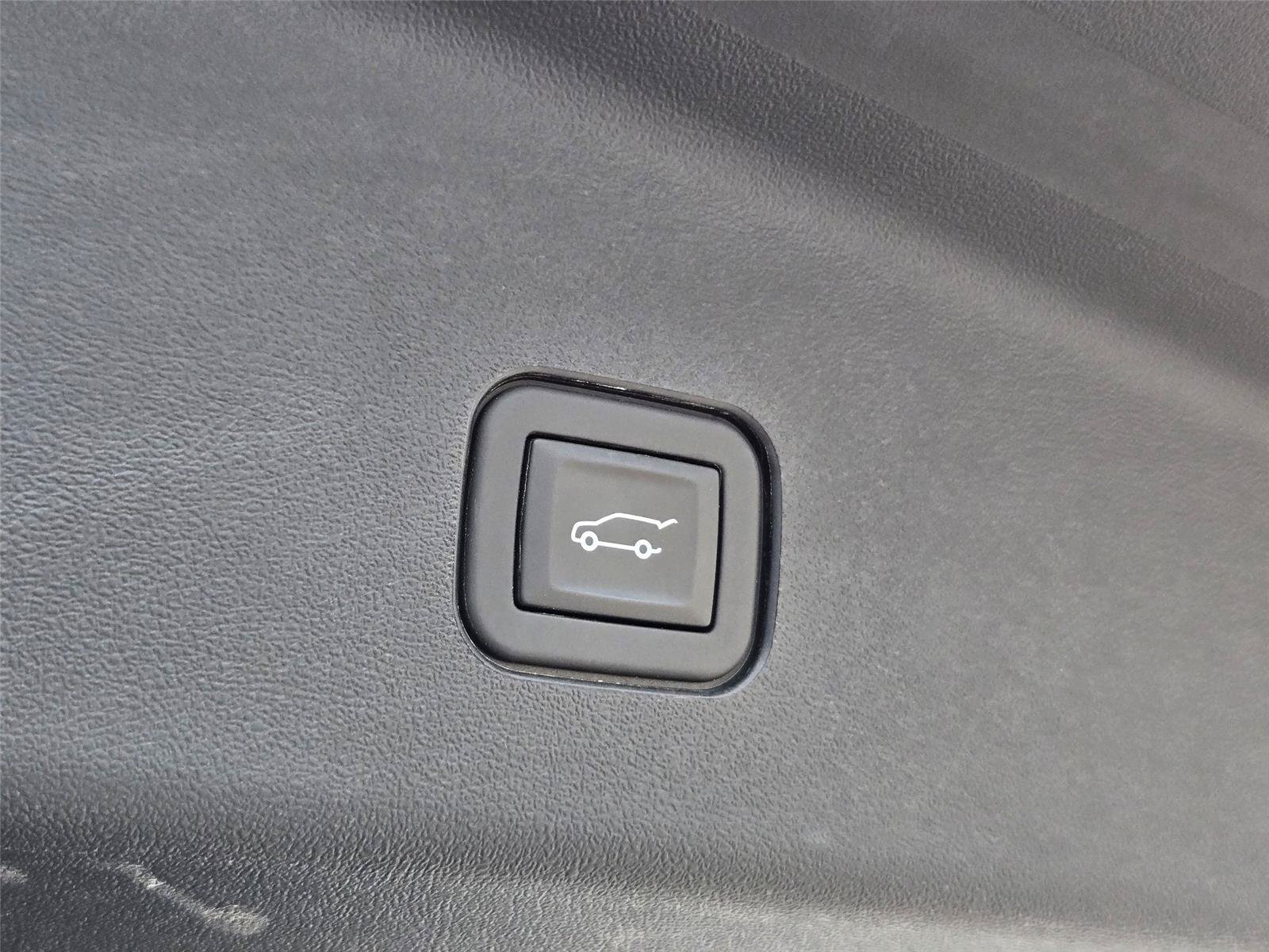 New 2026 Cadillac Vistiq Premium Luxury w/ LPO, Floor Liner Package AWD/4WD image 35