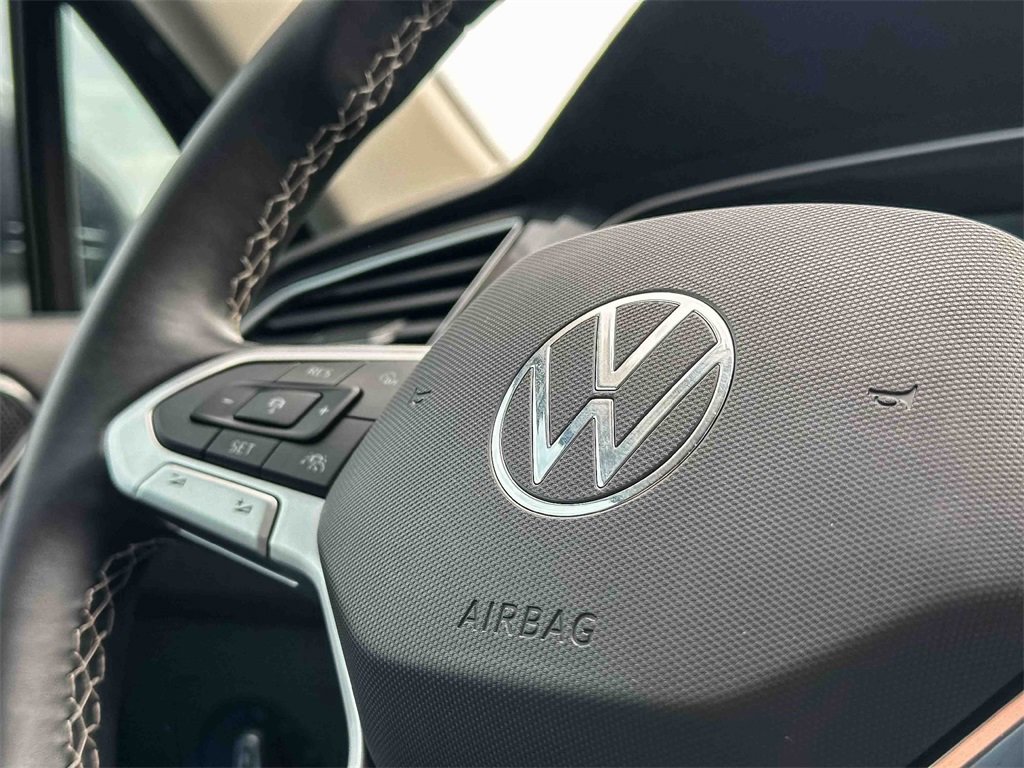 Used 2024 Volkswagen Tiguan SE image 30