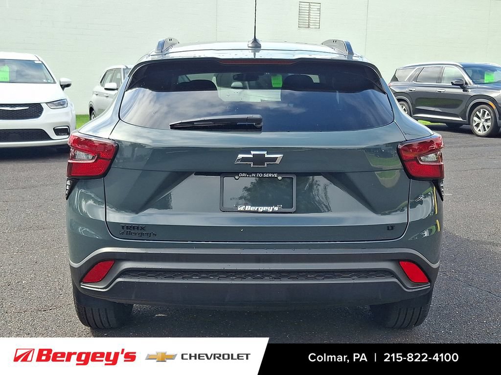 Certified 2026 Chevrolet Trax LT w/ Midnight Edition FWD image 6