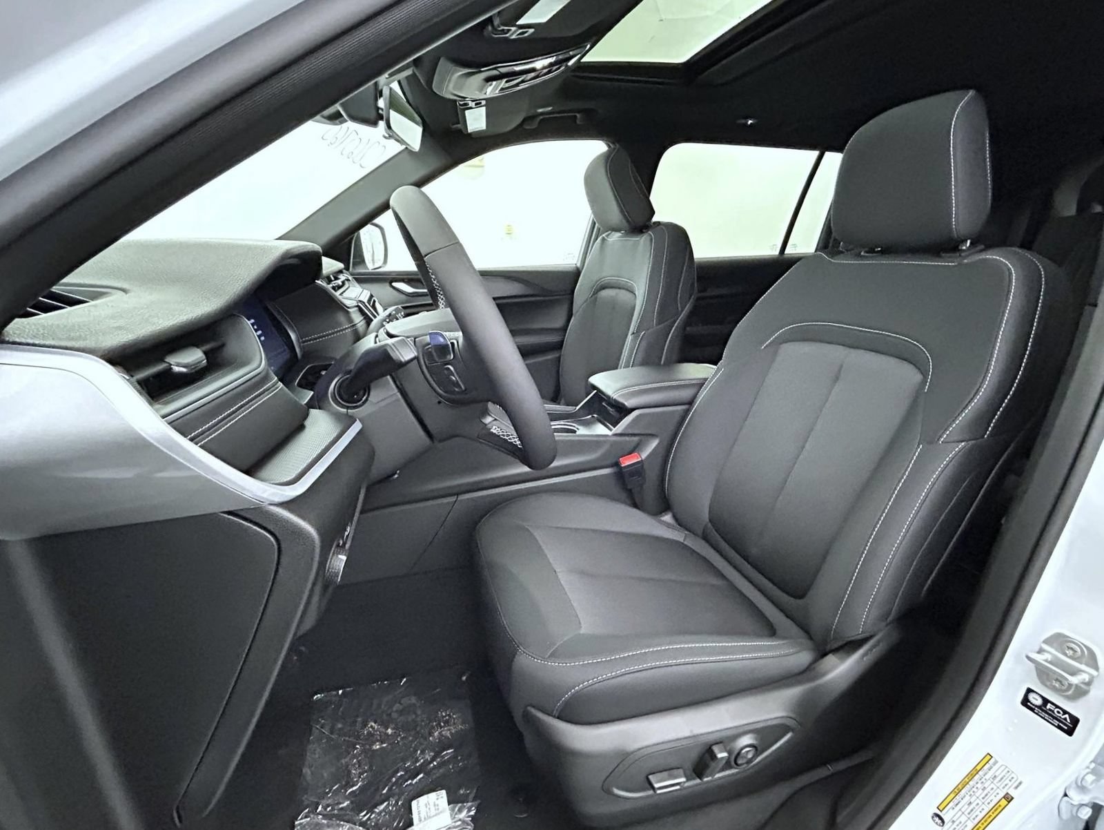 New 2026 Jeep Grand Cherokee L Laredo AWD/4WD image 10