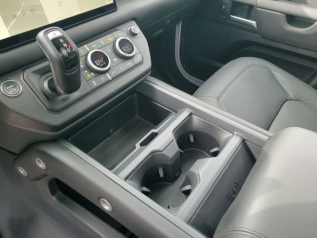 Used 2025 Land Rover Defender 110 S image 28