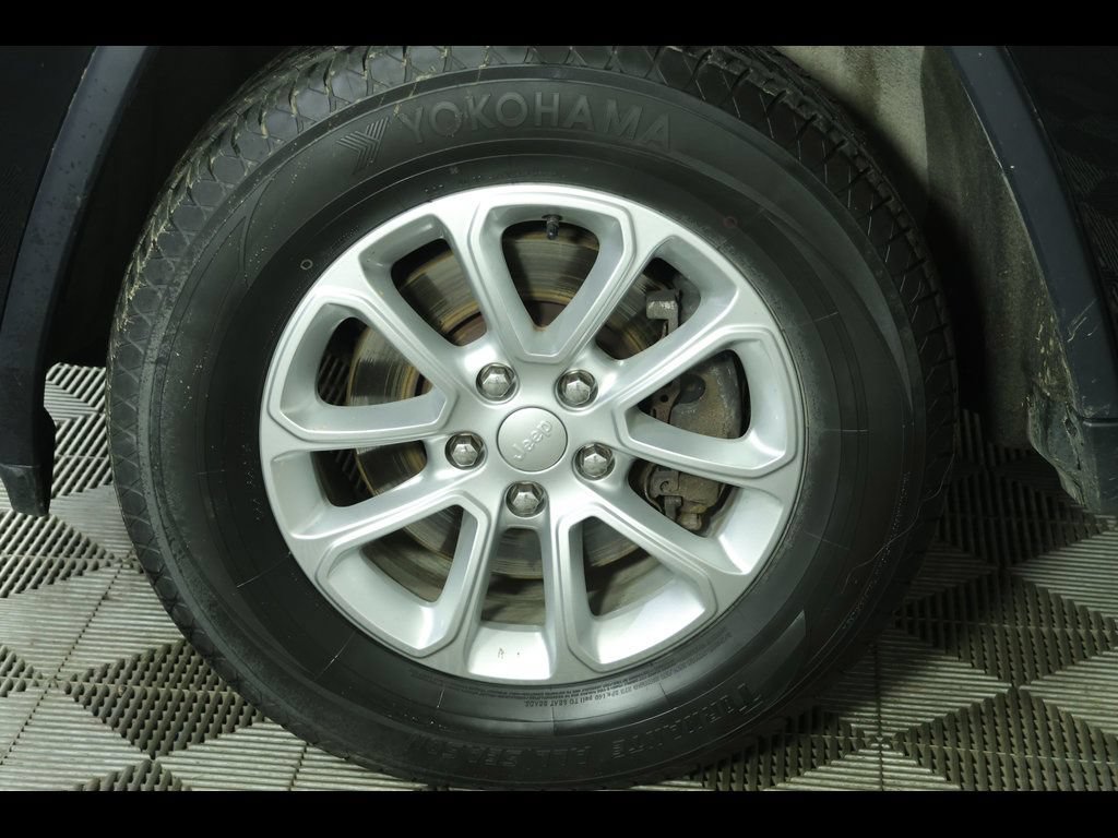 Used 2021 Jeep Grand Cherokee Laredo AWD/4WD image 6