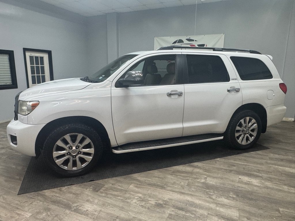Used 2010 Toyota Sequoia Limited AWD/4WD image 2