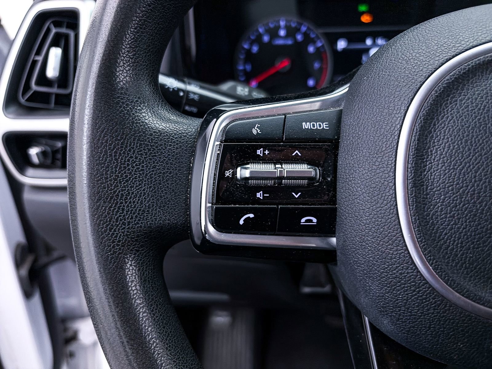 Used 2021 Kia Sorento LX image 23