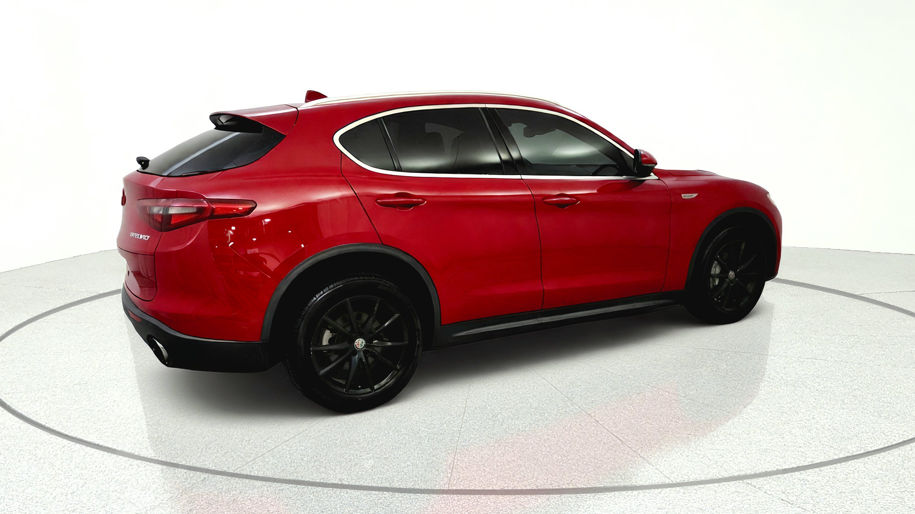 Used 2018 Alfa Romeo Stelvio AWD image 7