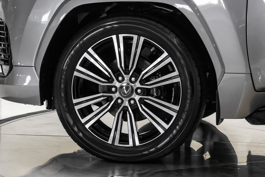 Used 2022 Lexus LX 600 4WD w/ Luxury Package image 60