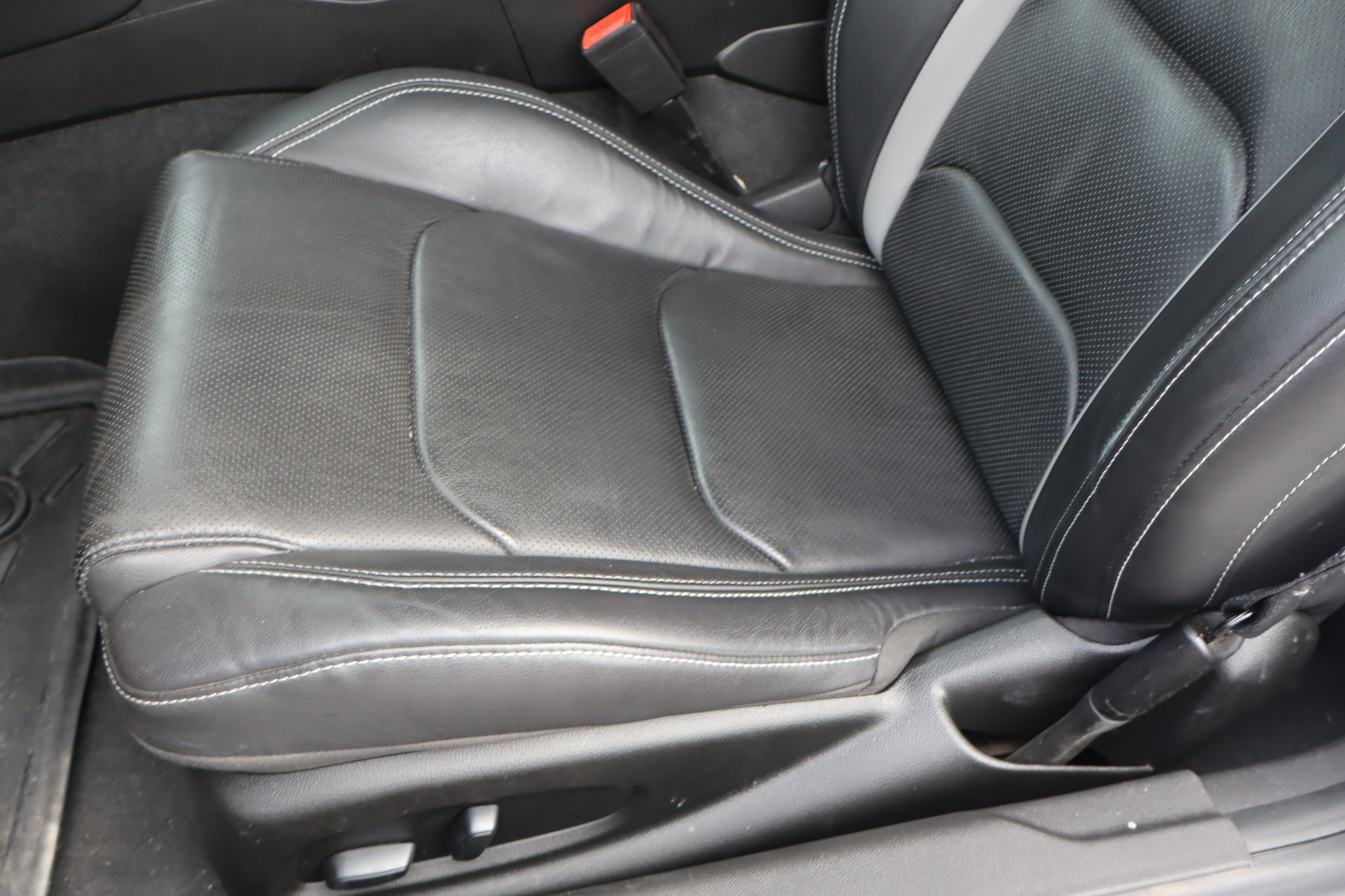 Used 2022 Chevrolet Camaro LT w/ RS Package image 15