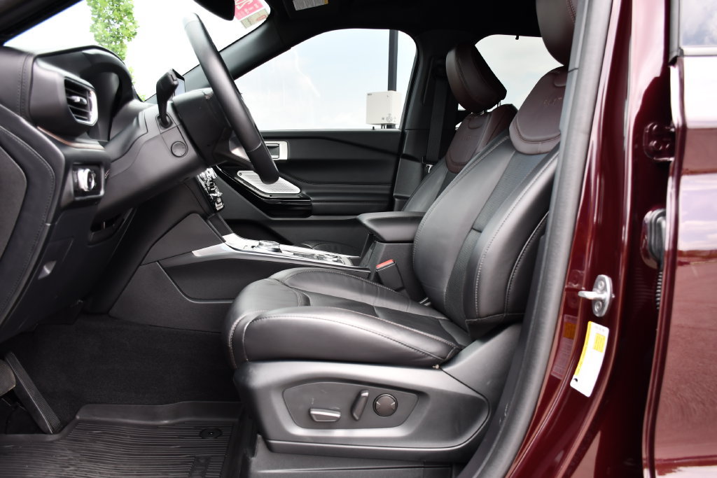 Used 2023 Ford Explorer Platinum w/ Technology Package AWD/4WD image 18