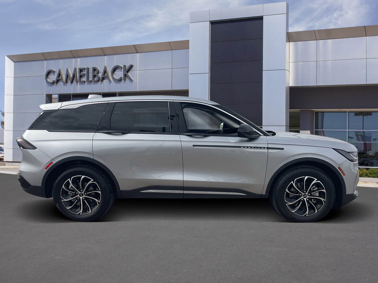 Certified 2024 Lincoln Nautilus Premier image 7