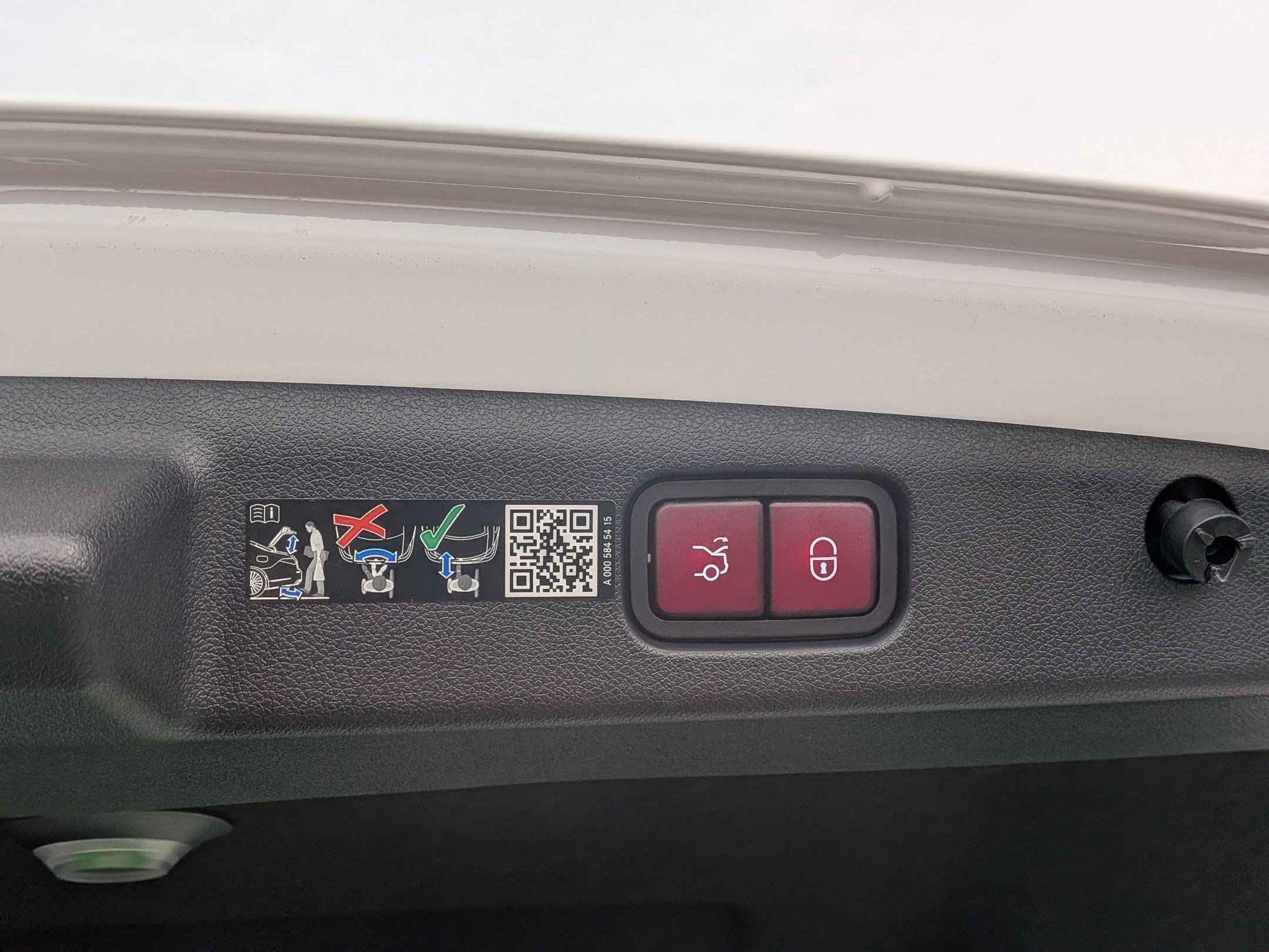 Used 2025 Mercedes-Benz E 450 4MATIC Sedan image 32