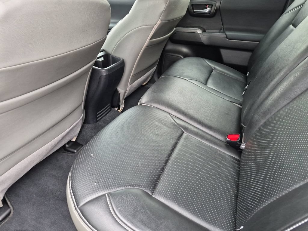 Used 2022 Toyota Tacoma TRD Sport w/ Technology Package RWD image 12