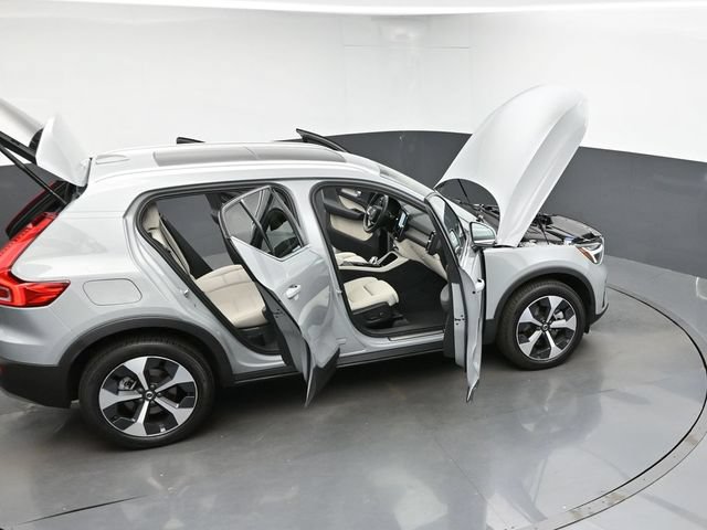 Used 2024 Volvo XC40 B5 Plus w/ Protection Package Premier AWD/4WD image 44