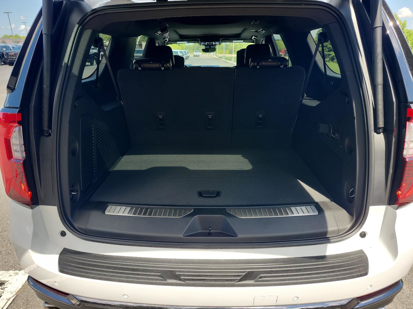New 2026 GMC Yukon XL Denali Ultimate AWD/4WD image 9