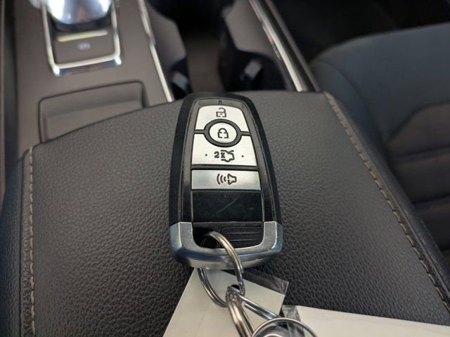 Used 2018 Ford Fusion SE w/ Fusion SE Technology Package image 28
